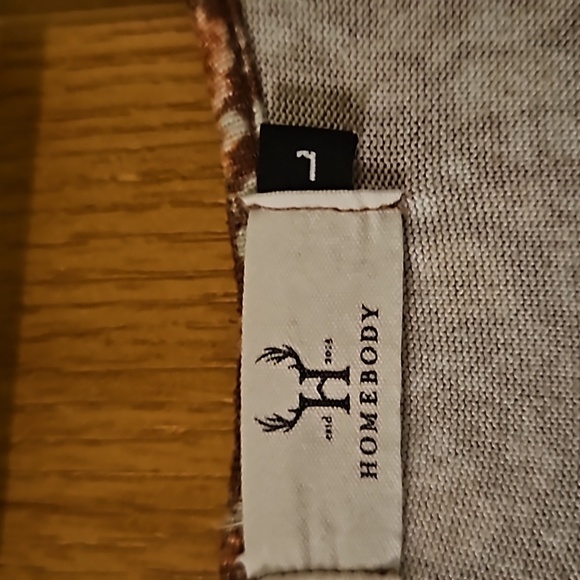 Homebody flowy floral Fall velvet feel top with ruffle sz.L - Picture 3 of 3